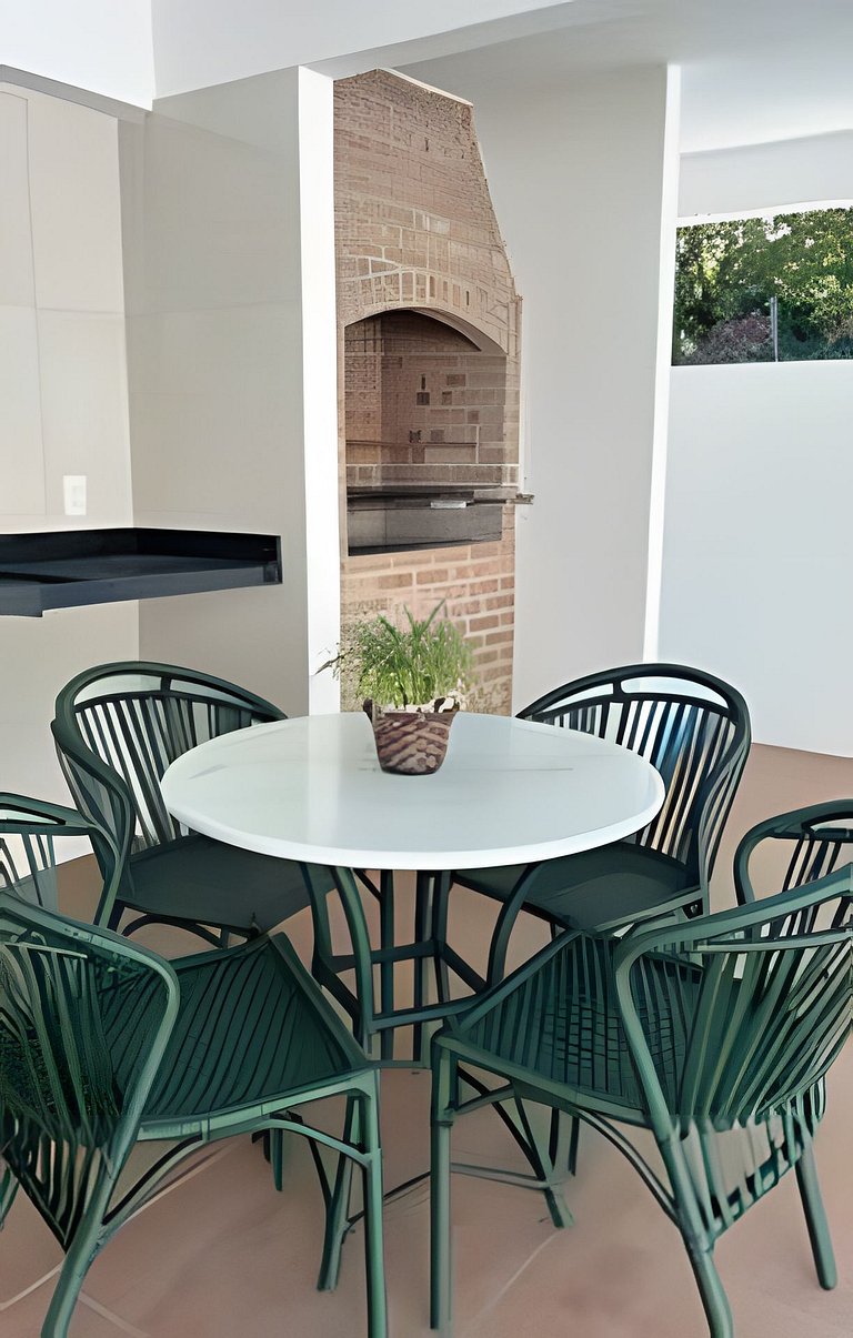 Vila dos Coqueiros, ap 302, 200 metros da praia.