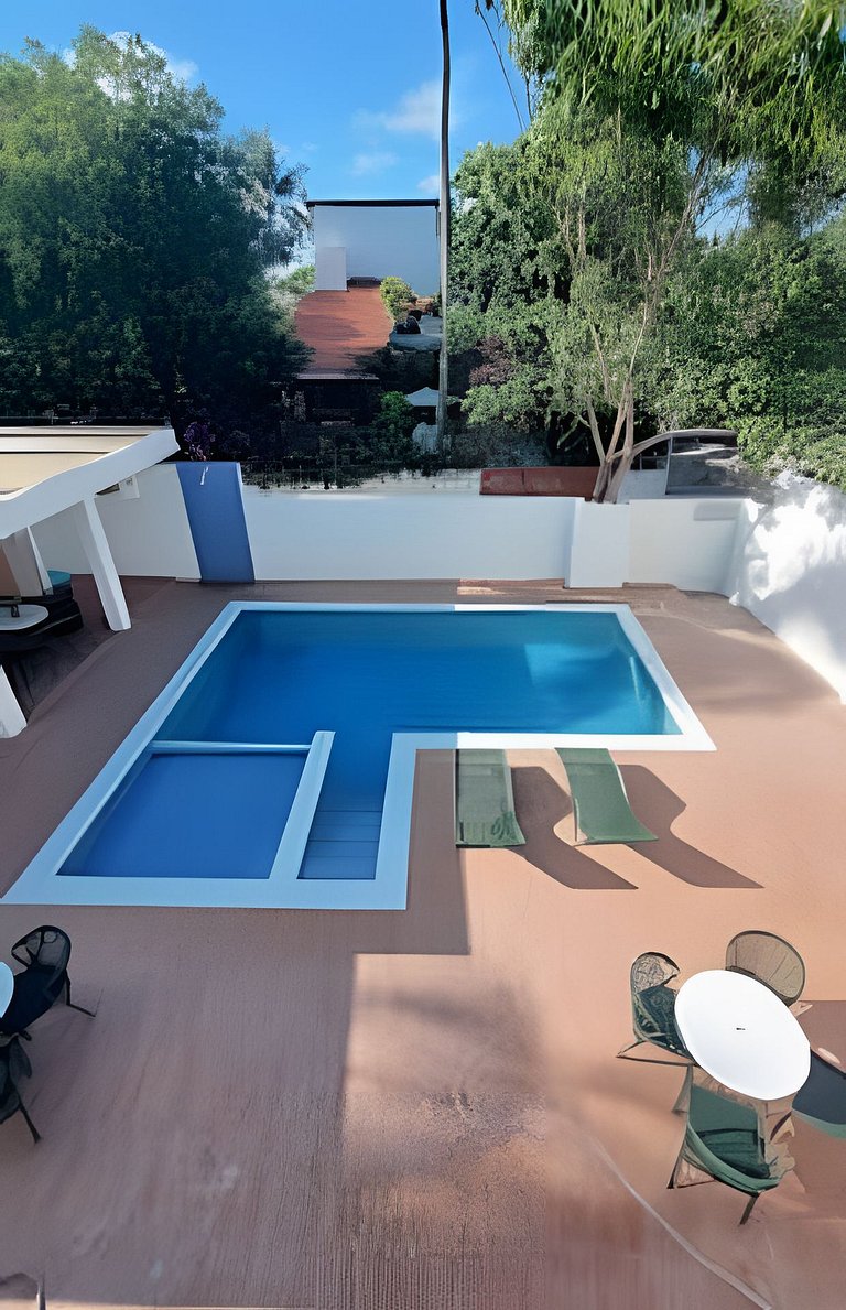 Vila dos Coqueiros, ap 202, 200 metros da praia.