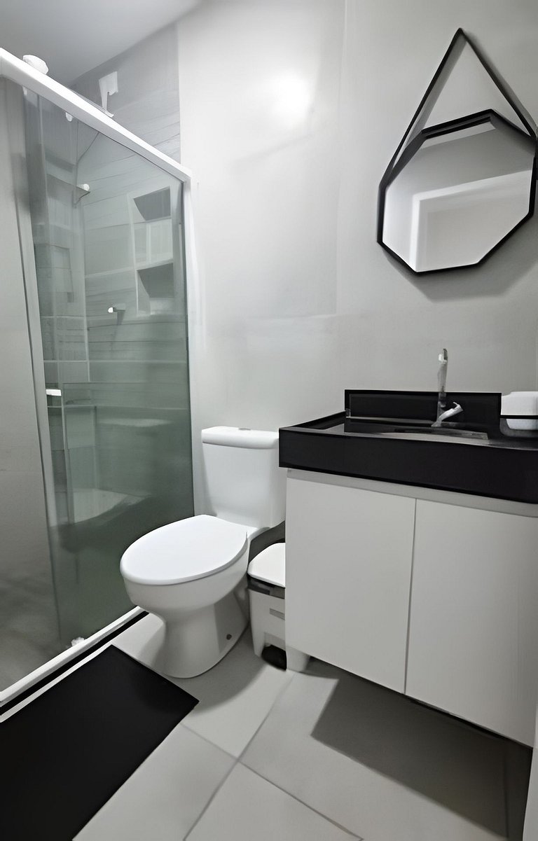 Vila dos Coqueiros, ap 002, 200 metros da praia.