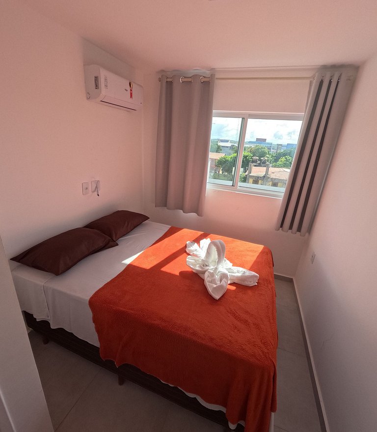 Vila dos Coqueiros, ap 205, 200 metros da praia.