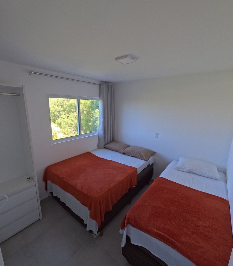 Vila dos Coqueiros, ap 201, 200 metros da praia.